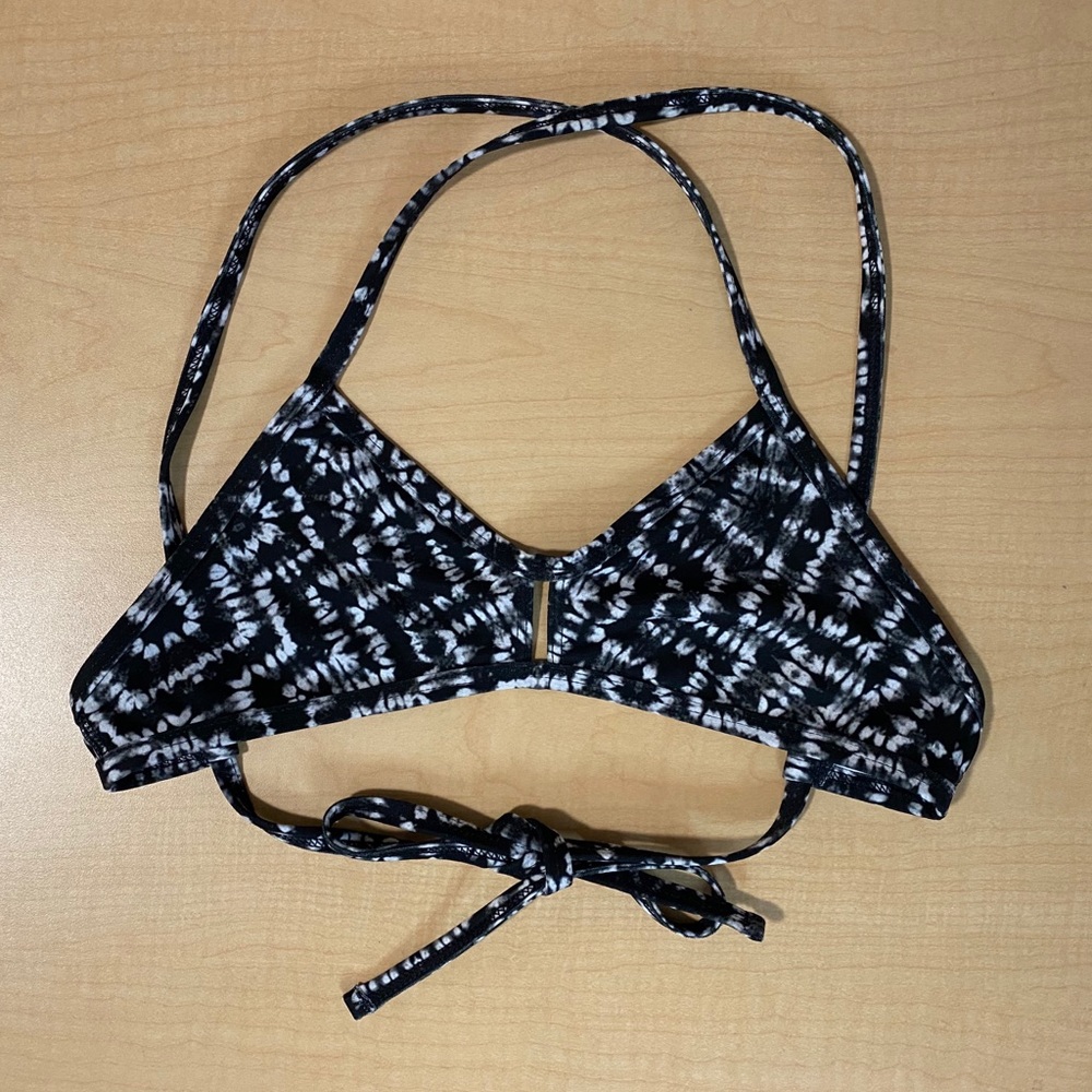 Jolyn Printed Vent Top